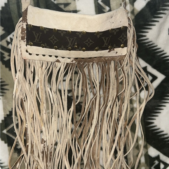 Louis Vuitton Cream and Brown Fringe Shoulder Bag - Picture 1 of 8